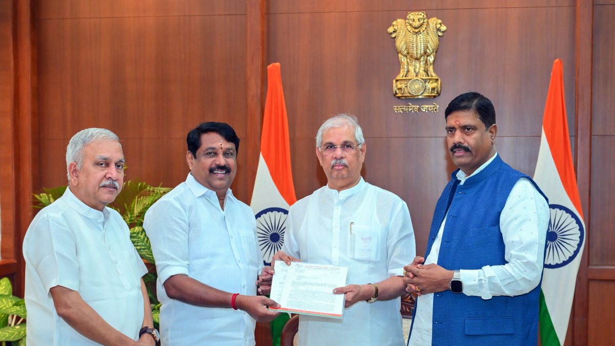 Tamil Nadu BJP delegation meets governor over cabinet meeting breach