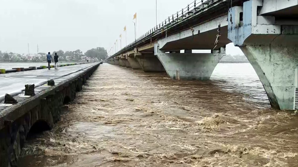 Narmada River water level rises after continuous rainfall in Mandla