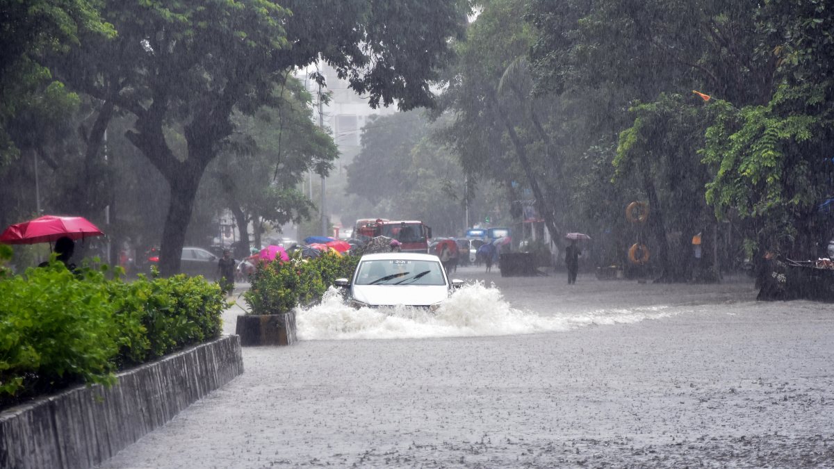 Mumbai car navigates waterlogged Veera Desai Road after heavy rain
