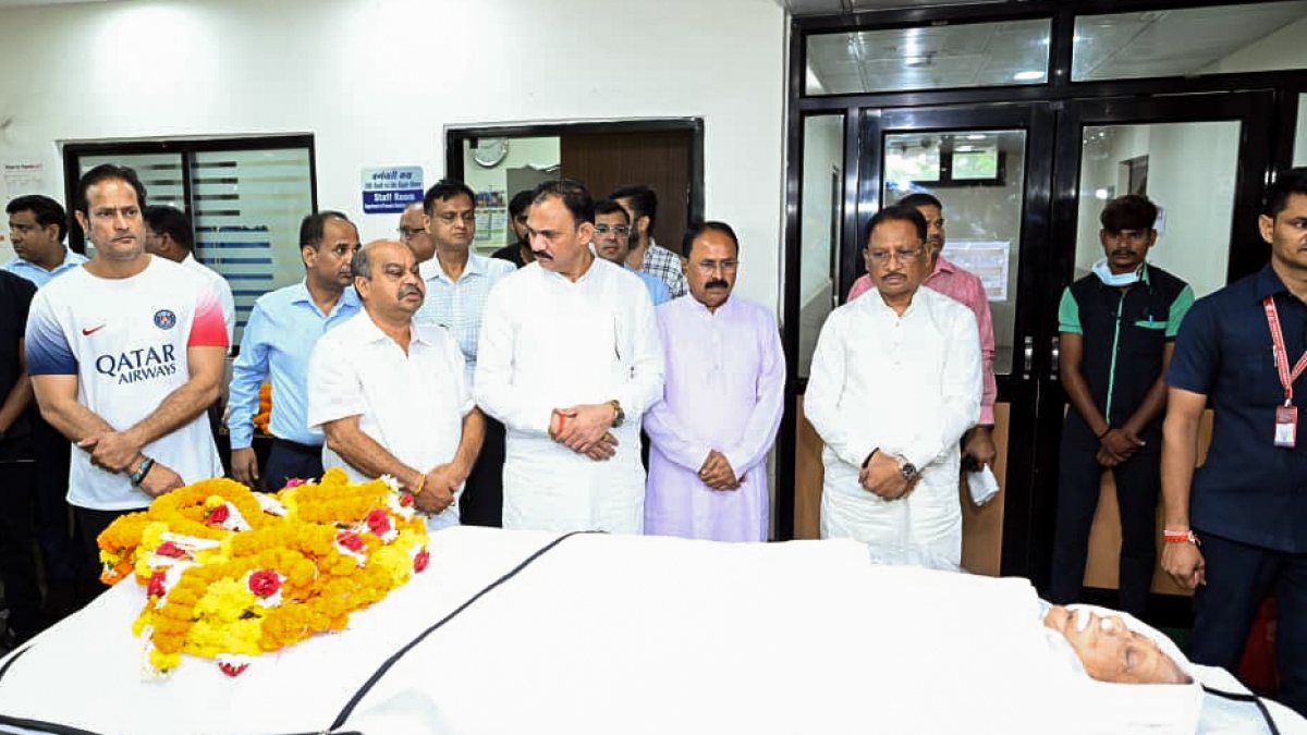 Chhattisgarh Chief Minister Vishnu Deo Sai pays tribute to the mortal remains…
