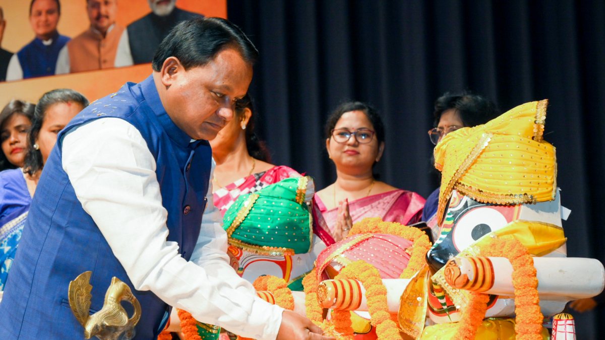 Odisha CM Majhi prays to Lord Jagannath at Mukherjee birth anniversary event