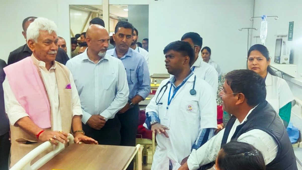 LG Sinha reviews Amarnath Yatra facilities at Chandanwari