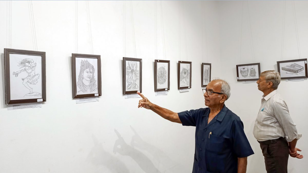Artist showcases 100 pencil sketches at Jaipur solo exhibition