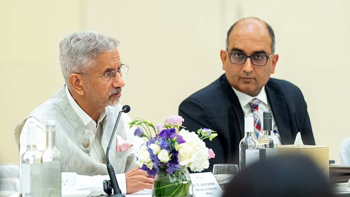 Jaishankar meets Indian community in Doha