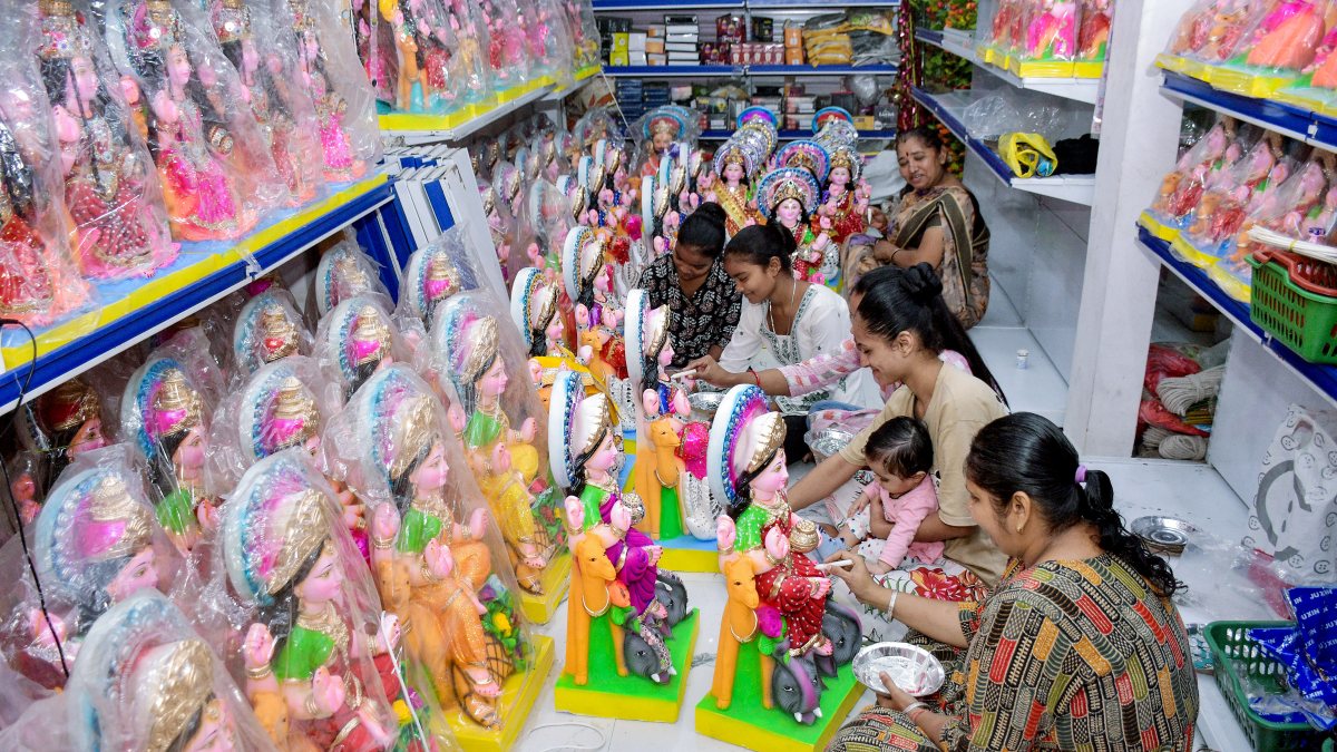 Woman puts final touches on Goddess Dasa Maa idol in Surat