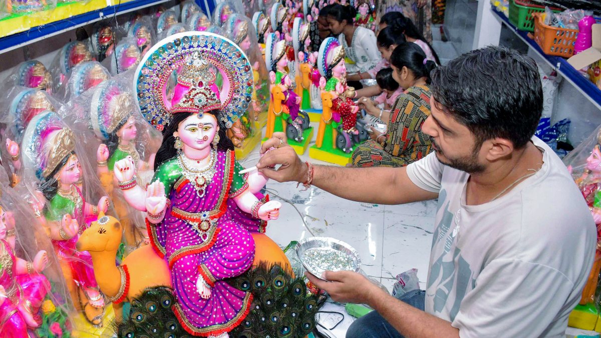 Artist puts final touches on Goddess Dasa Maa idol in Surat