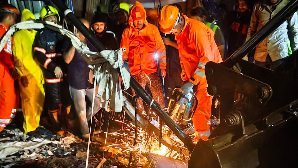 Rescue operations continue after Mankhurd building collapse kills six