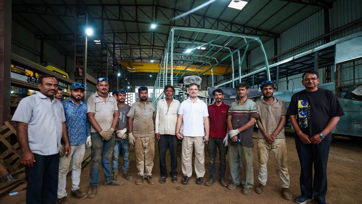 Rahul Gandhi poses with MSME workers during Jaipur visit