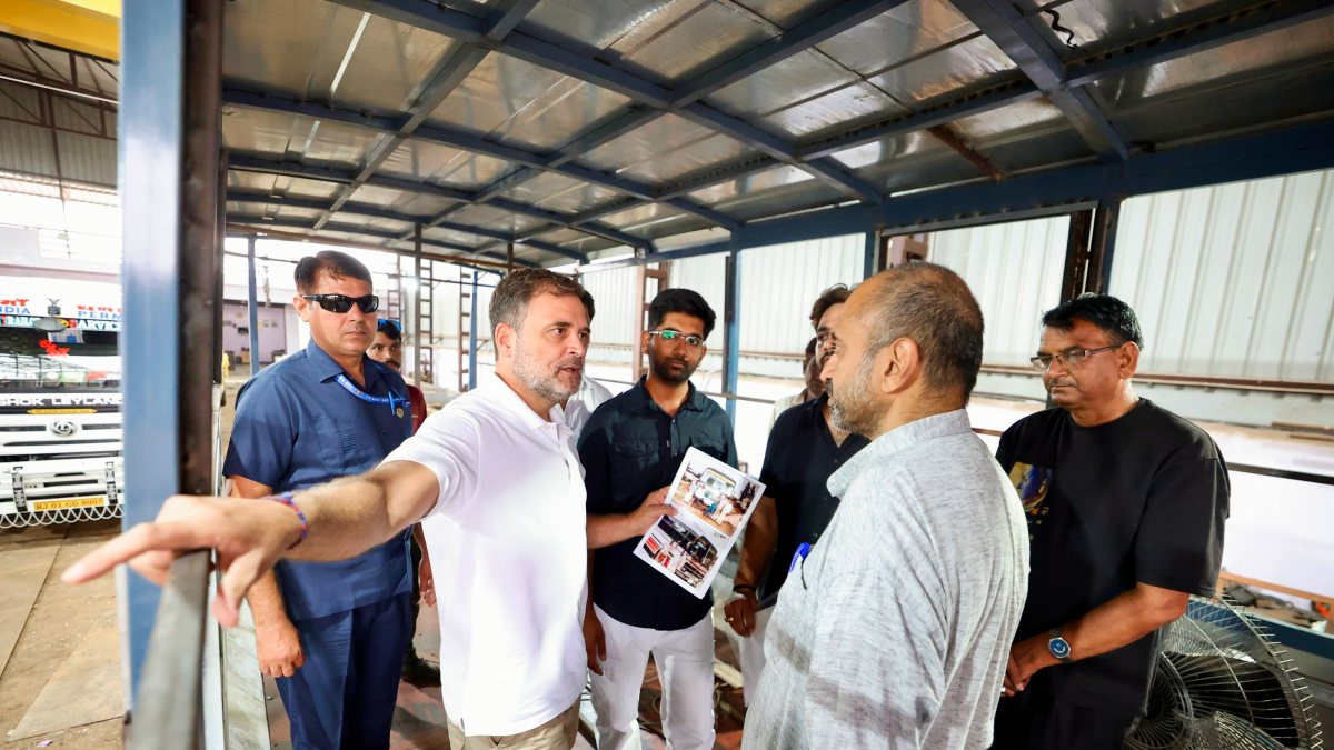 Rahul Gandhi discusses MSME policies with Jaipur manufacturer