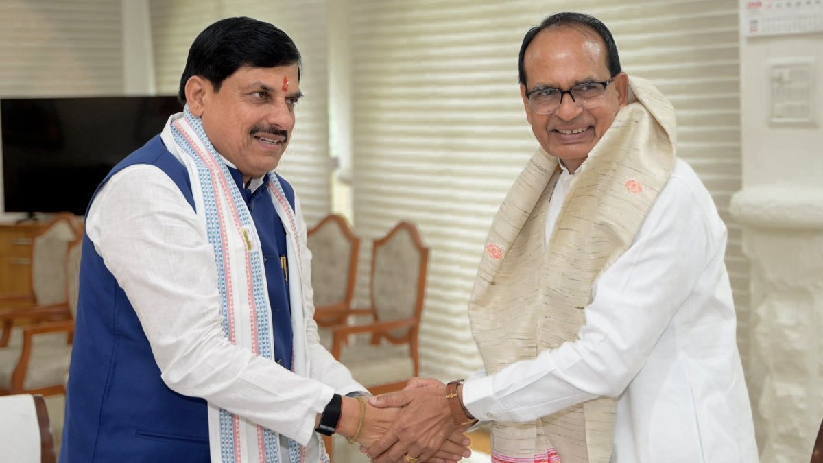 Mohan Yadav meets Shivraj Singh Chouhan in Bhopal