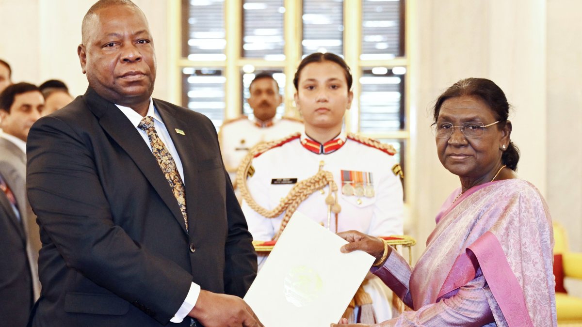 President Murmu receives Mozambique envoy's credentials
