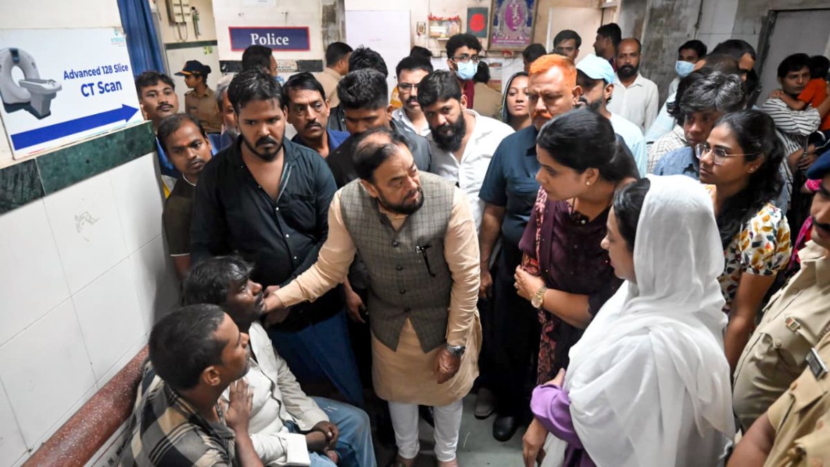 Mumbai mayor visits hospital after Mankhurd house collapse kills six