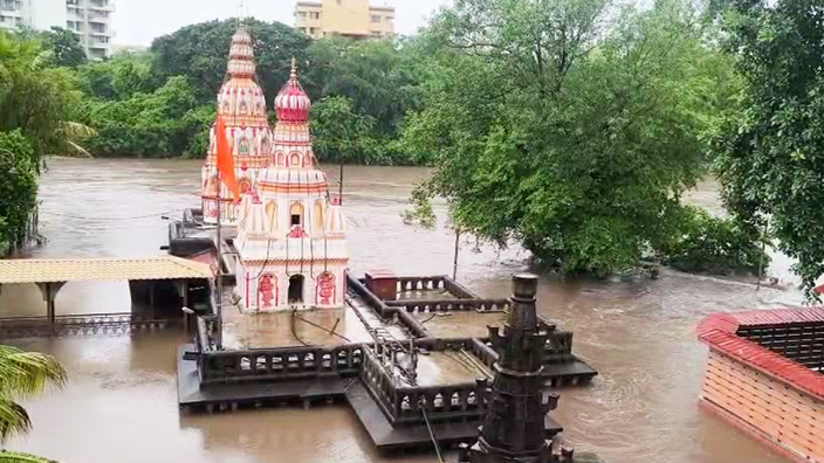 Water enters Pune temple as river swells after heavy rain