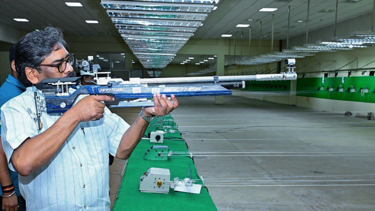Jharkhand CM Hemant Soren tries rifle at shooting stadium
