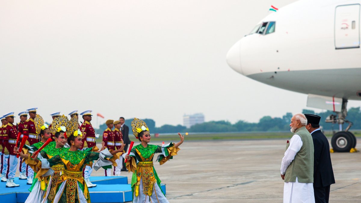 Pm Modi and Indonesian President Prabowo witness cultural performance in Jakarta