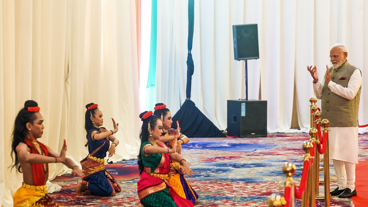PM Modi watches cultural performance at Jakarta hotel welcome