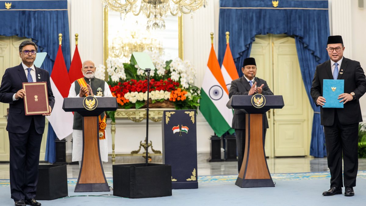 Modi and Prabowo hold joint press meet in Jakarta