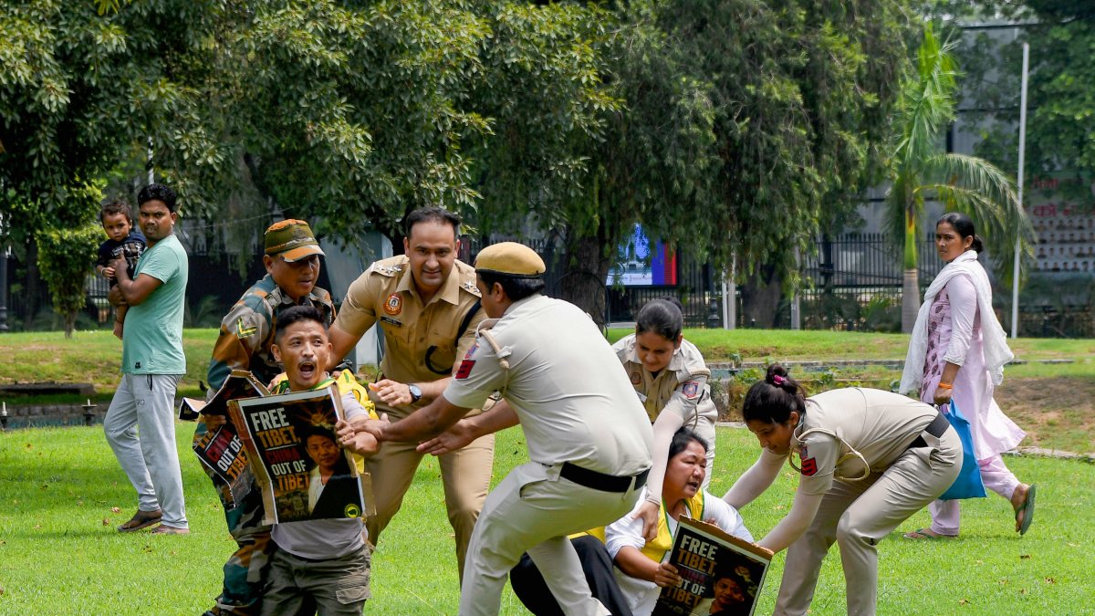 Police detain Tibetan Youth Congress supporters near Chinese Embassy in Delhi