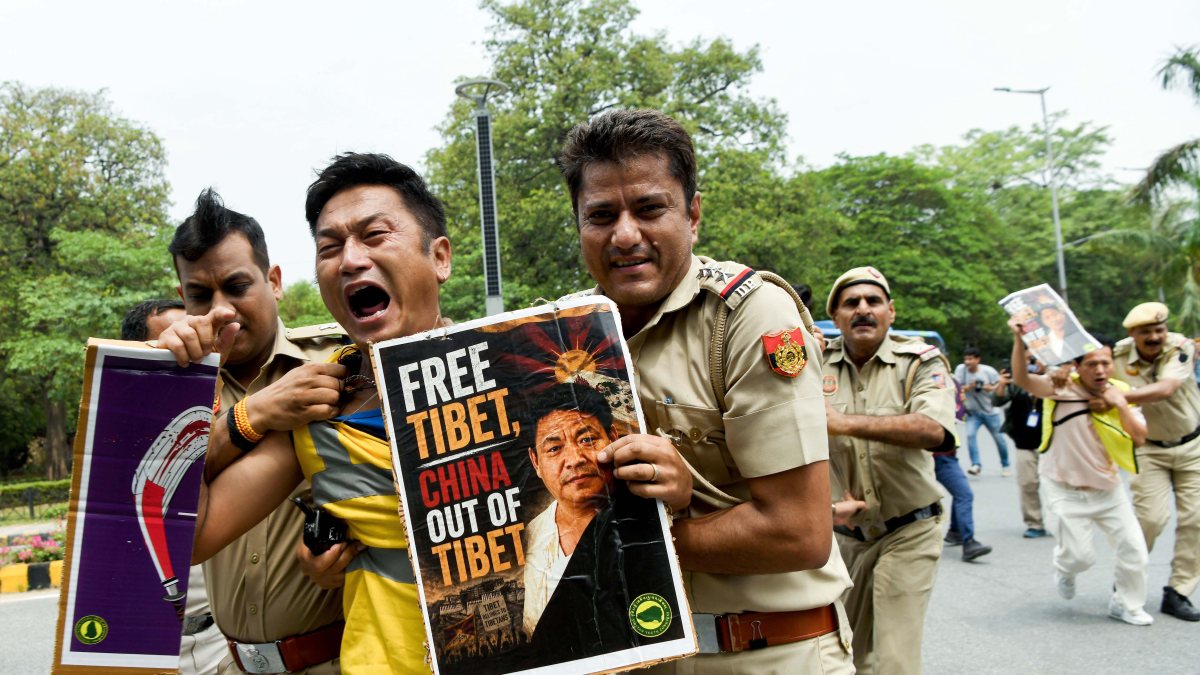 Police detain Tibetan Youth Congress supporter near Chinese Embassy in Delhi