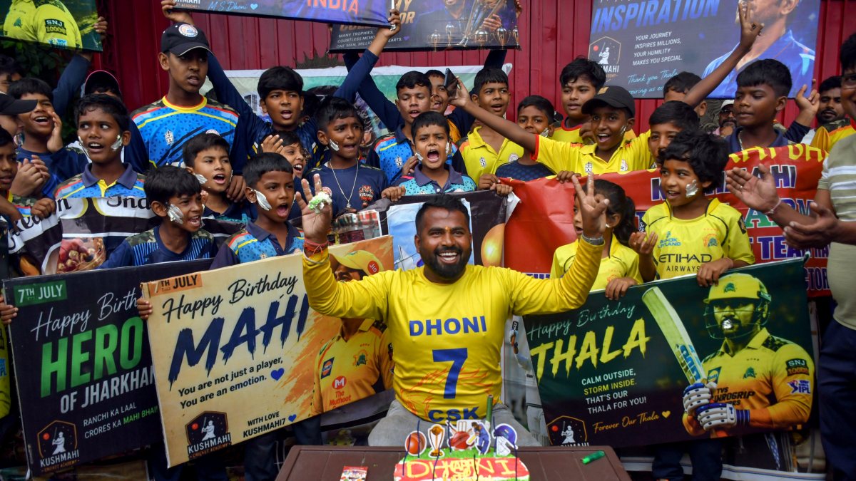 Cricket fans celebrate MS Dhoni's birthday outside his Ranchi home
