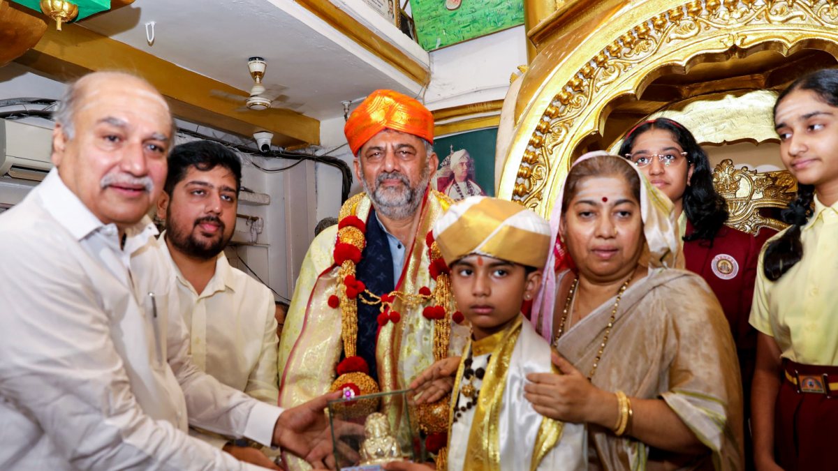 Karnataka CM Shivakumar felicitated at Sharana Basaveshwara Temple