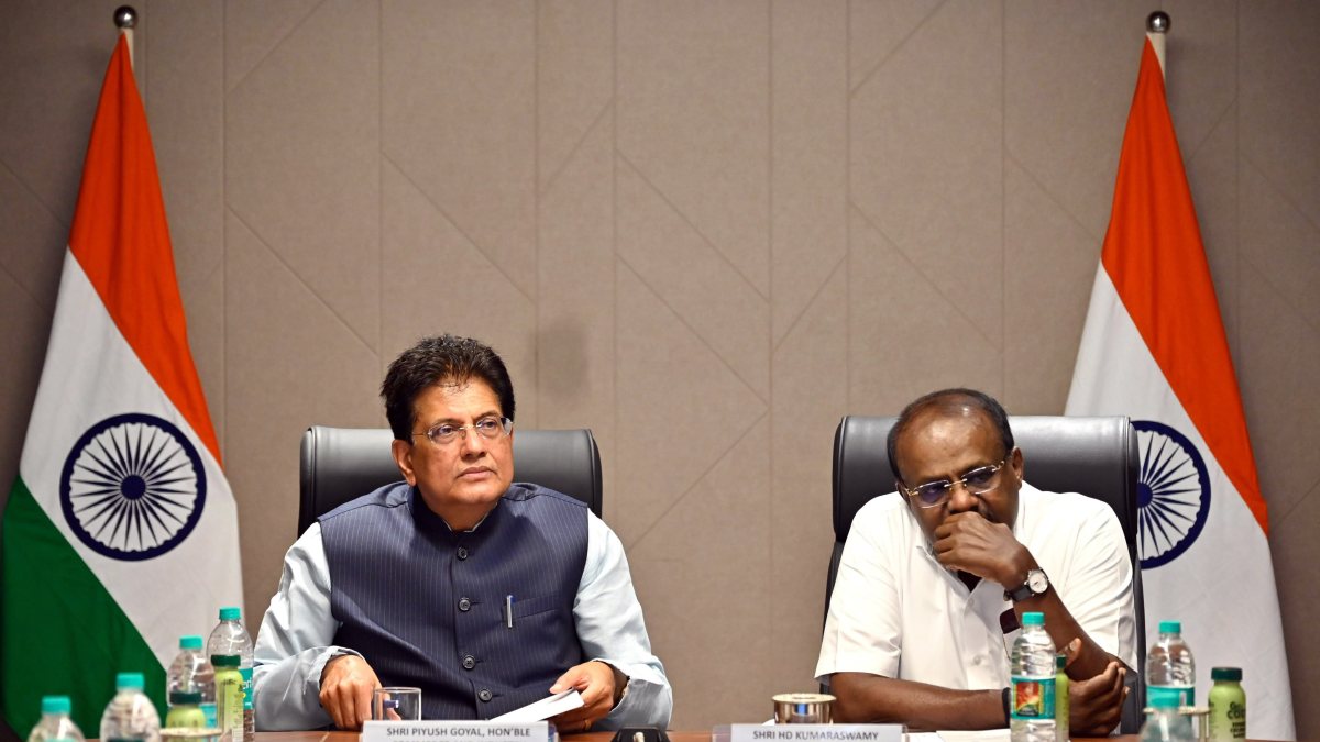 Piyush Goyal and Kumaraswamy meet steel industry leaders
