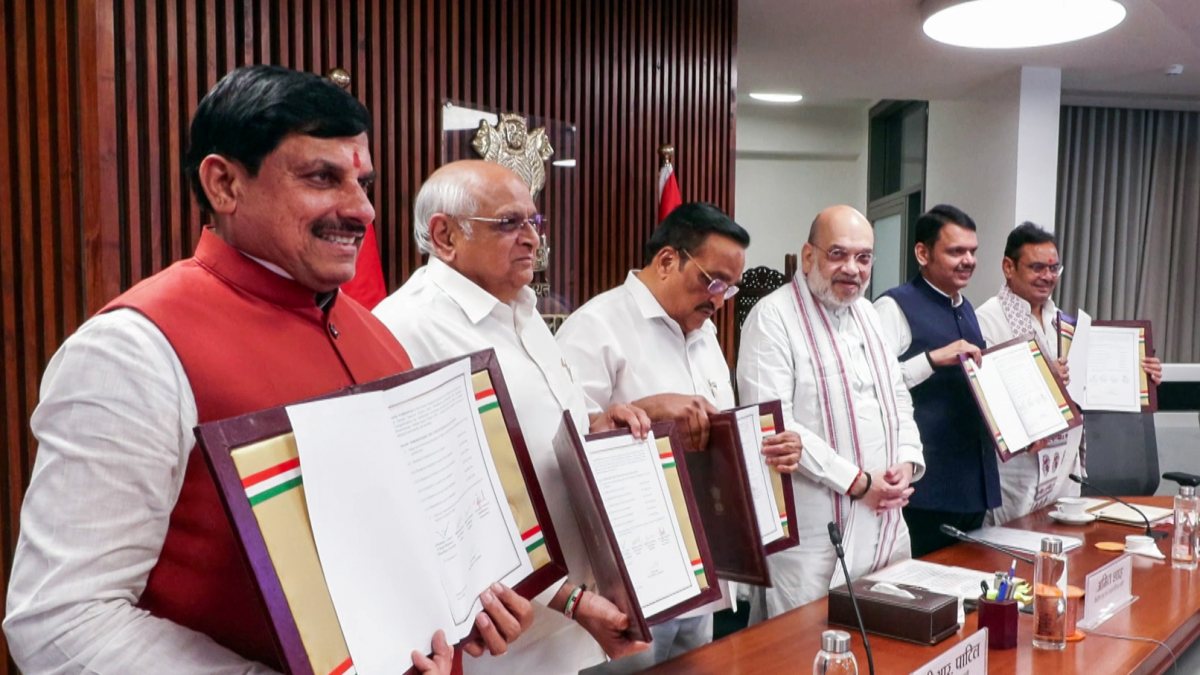 Amit Shah attends Narmada project agreement signing