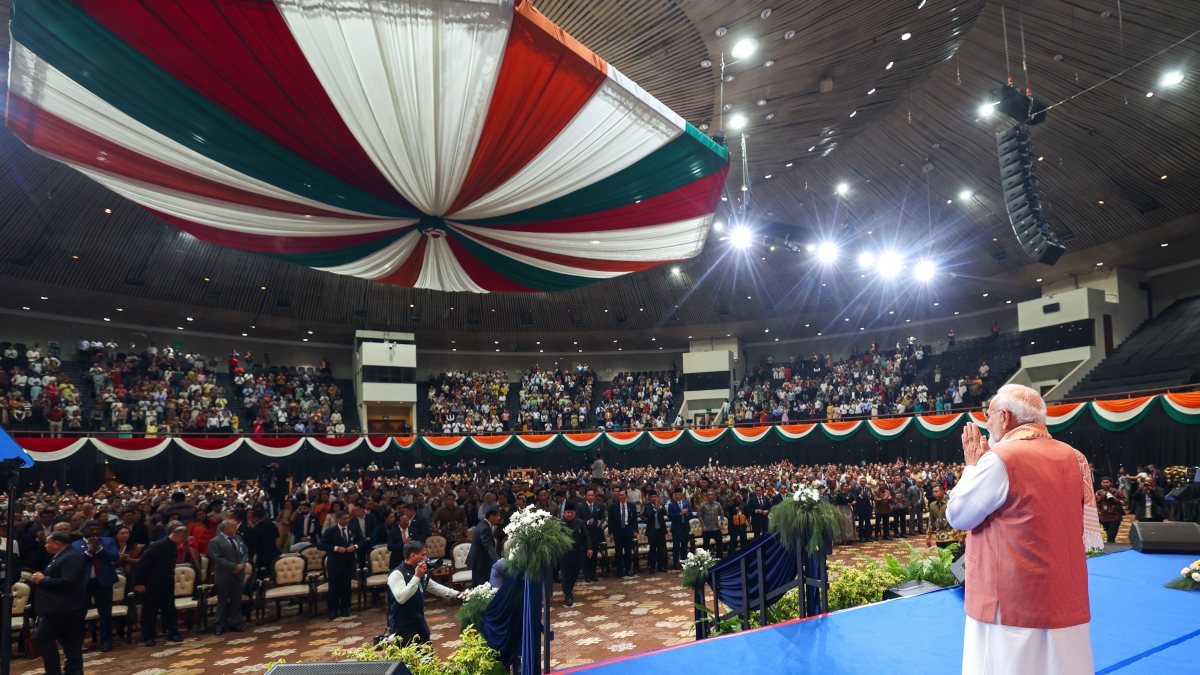 PM Modi greets community at Jakarta event