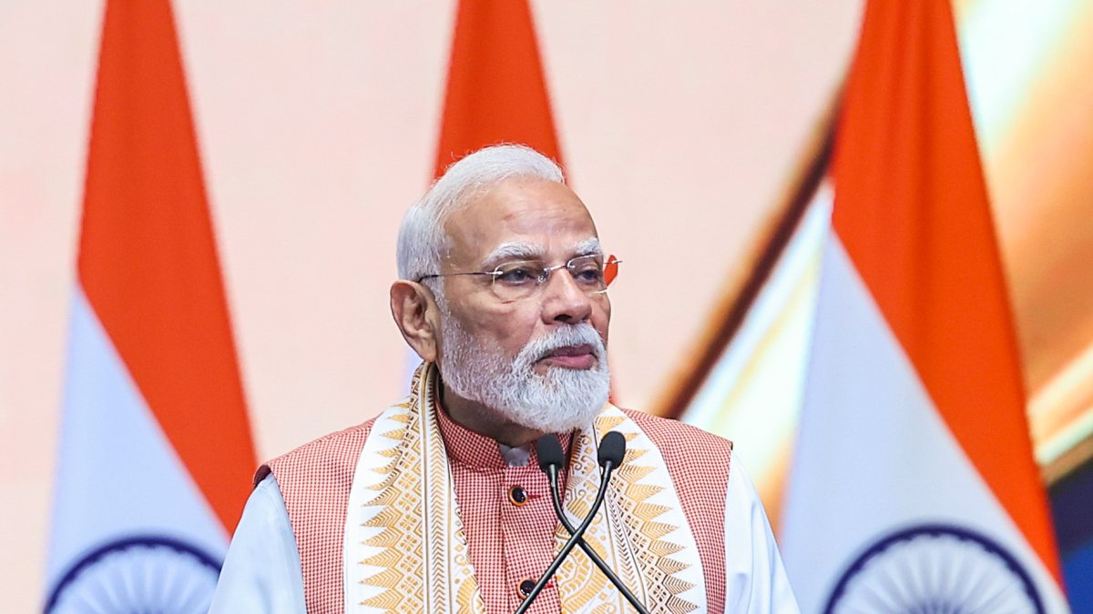 Modi addresses Indian diaspora in Jakarta