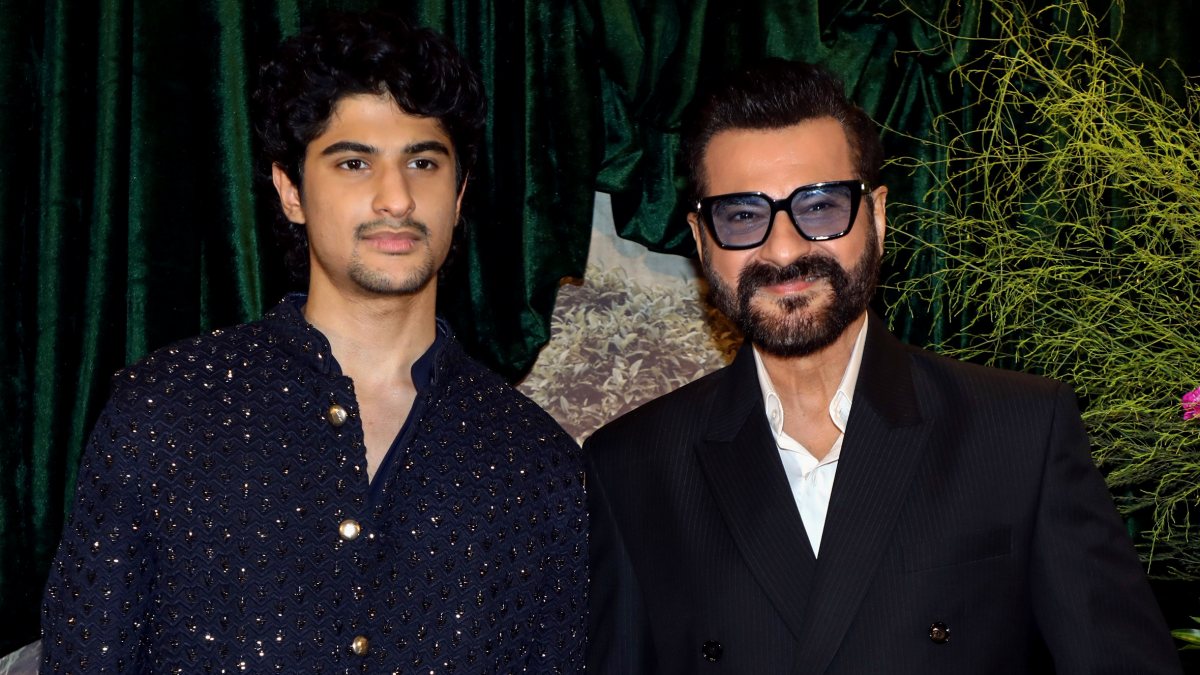 Sanjay Kapoor and son Jahaan at Anshula Kapoor's wedding reception