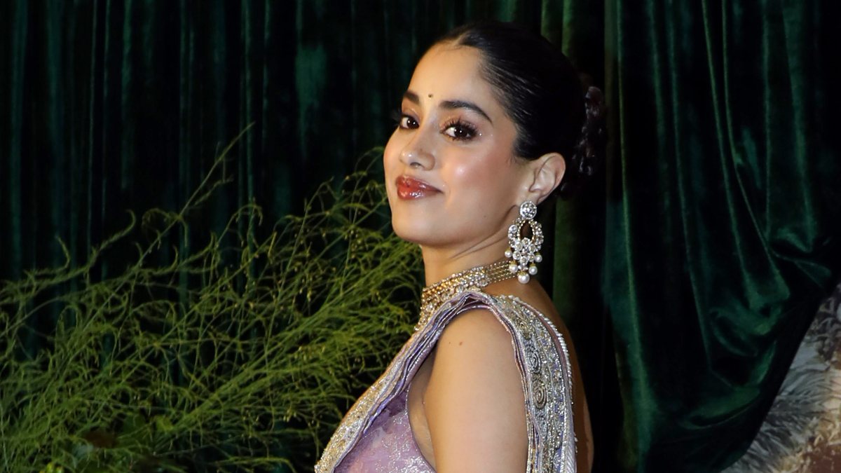 Janhvi Kapoor at Anshula Kapoor's wedding reception