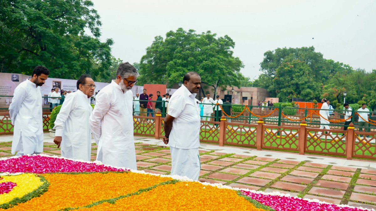 HD Kumaraswamy pays tribute to former PM Chandra Shekhar