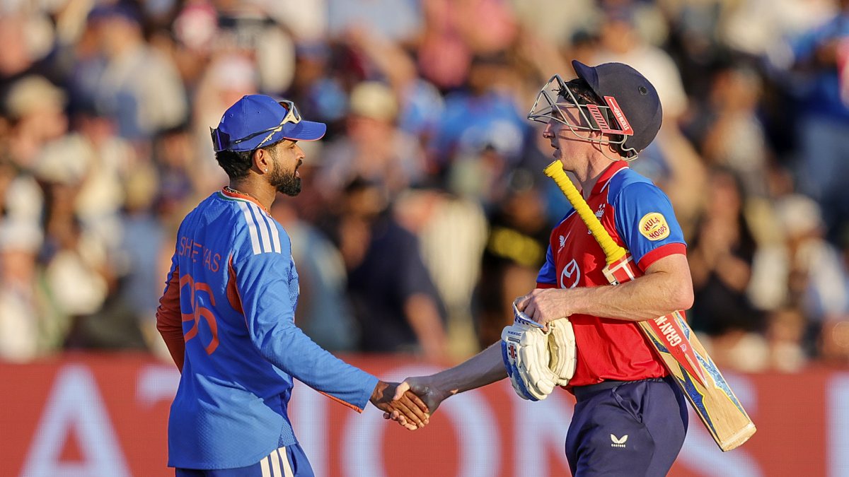 Harry Brook shakes hands with Shreyas Iyer after 4th T20I