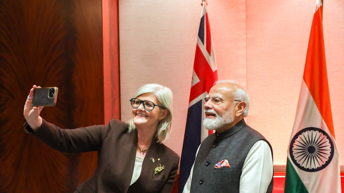 Modi takes selfie with Australia's Governor General in Melbourne