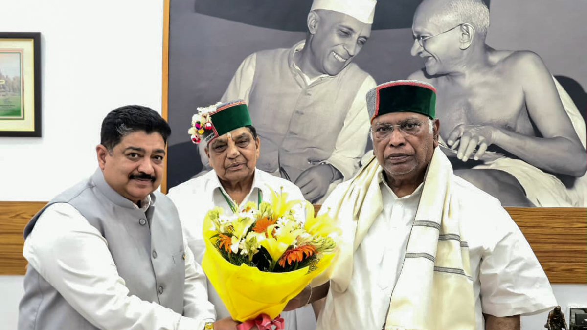Congress President Mallikarjun Kharge meets Himachal Pradesh minister Dhaniram…