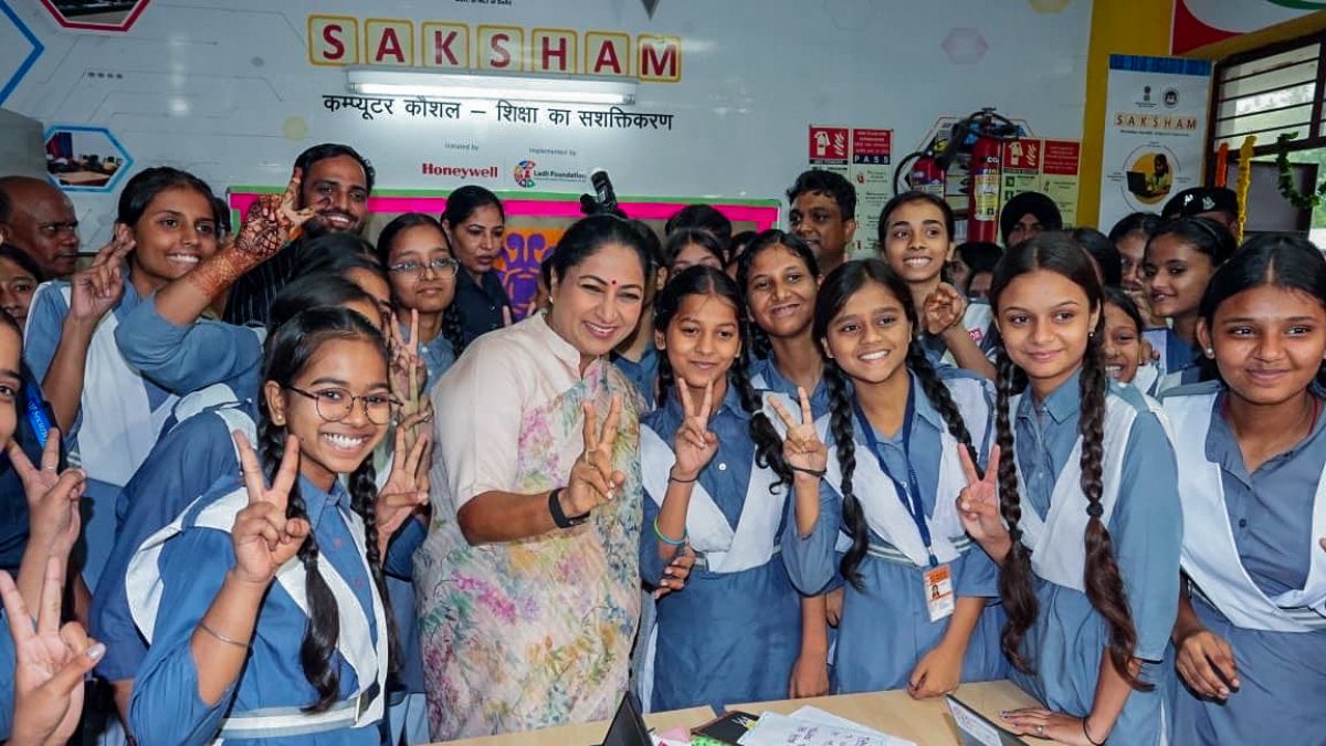 Delhi Chief Minister Rekha Gupta with students posing a victory sign for a…