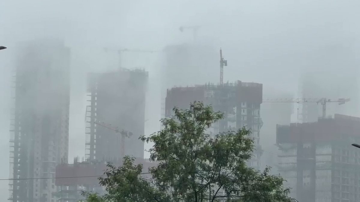 Dark clouds engulf Noida's Supernova, Spira Tower