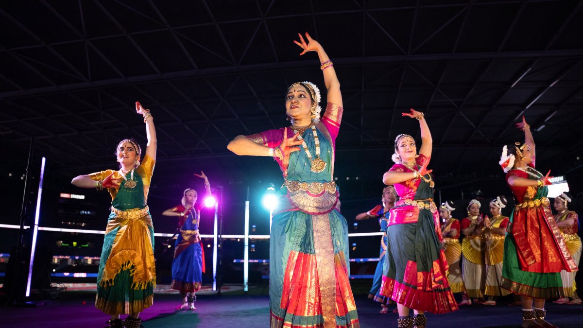 Classical dancers perform for PM Modi in Melbourne