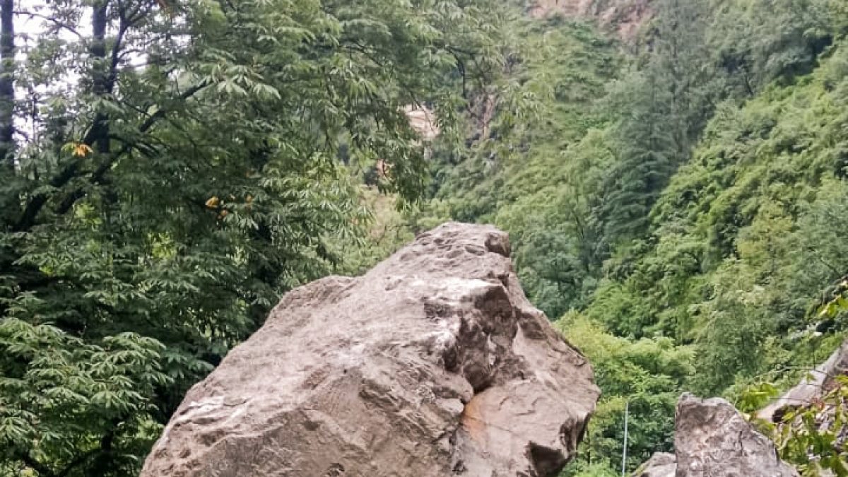 Massive landslide blocks Gangotri Highway near Uttarkashi