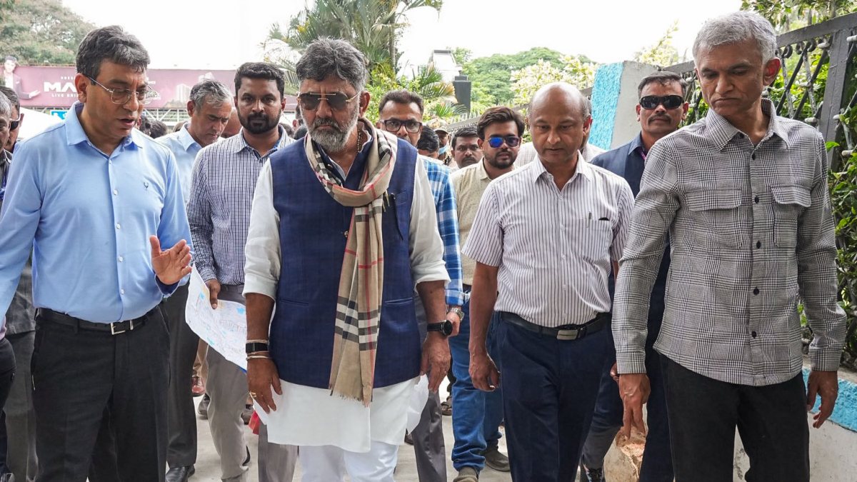 Karnataka CM Shivakumar inspects Bengaluru footpaths