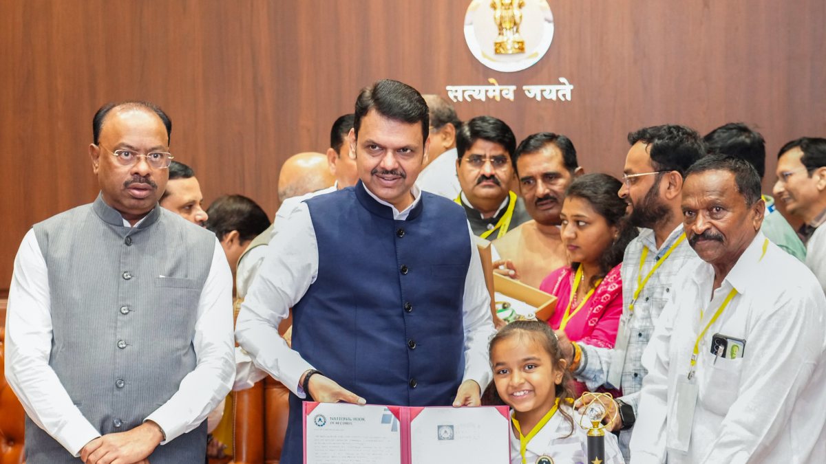Maharashtra CM meets girl who solved 120 abacus problems in under 4 minutes