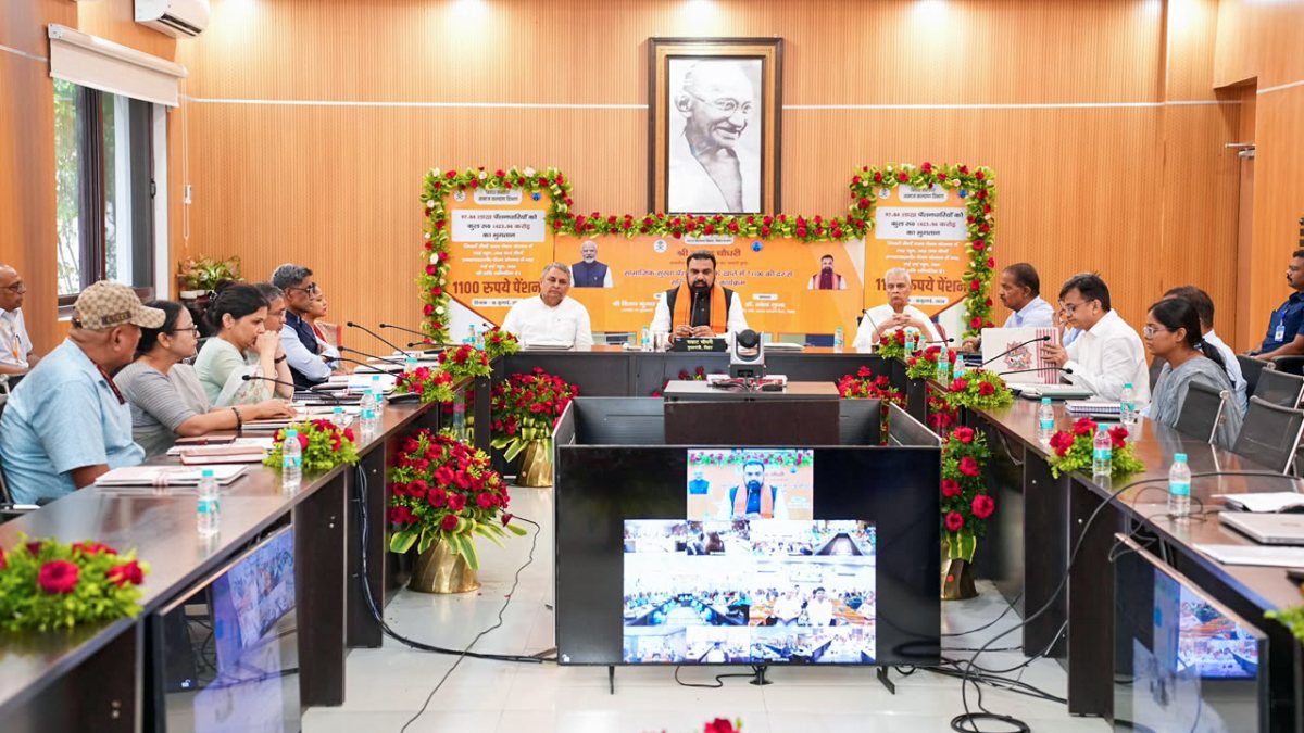 Bihar CM transfers Rs 1,423.94 crore to 97.84 lakh beneficiaries on Pension Day