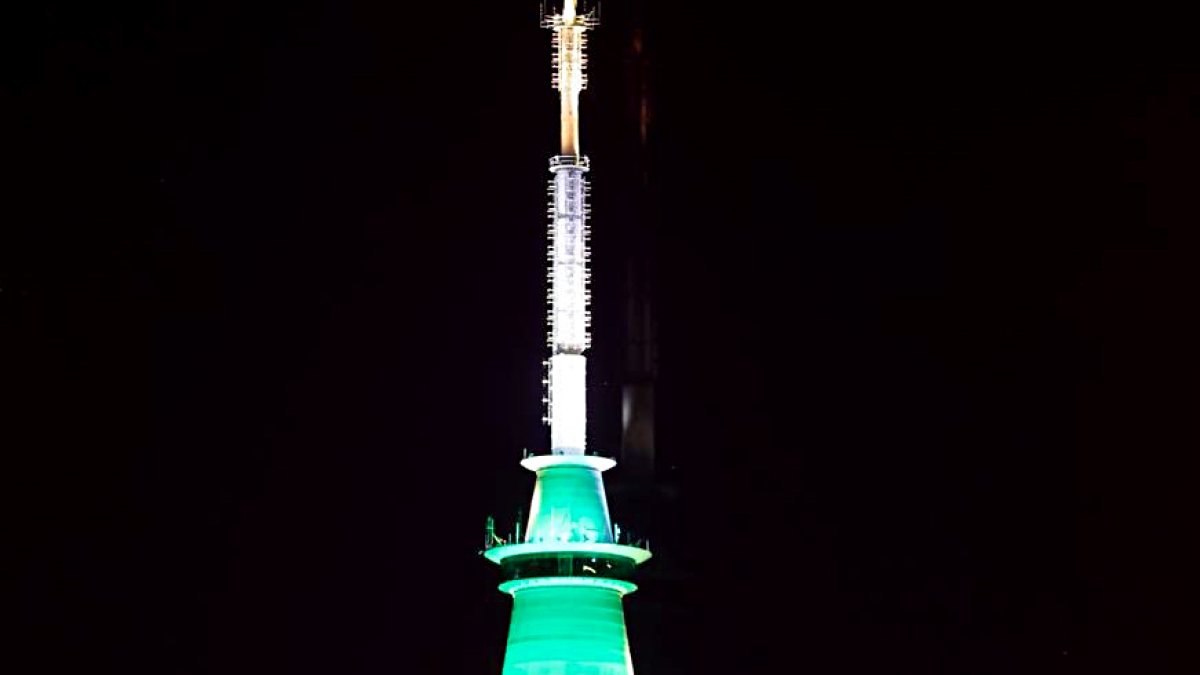 Auckland's Sky Tower glows in Indian tricolour for PM Modi's visit