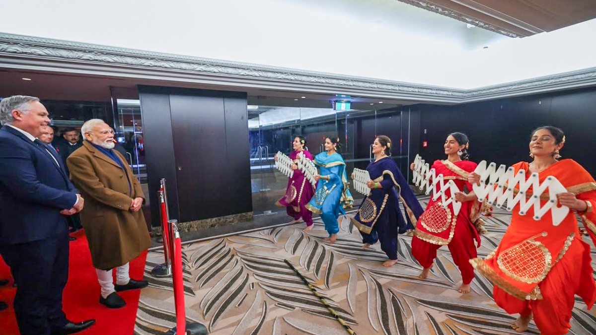 Modi and Luxon watch Indian dance at Auckland community welcome