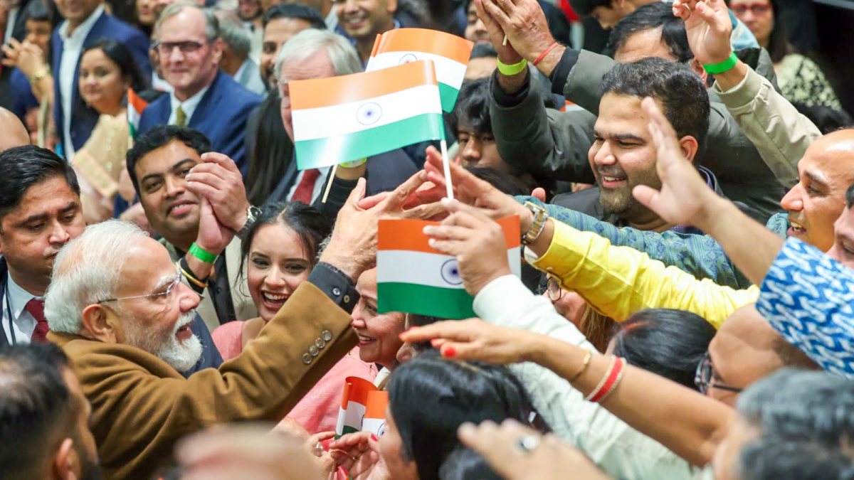 Modi welcomed by Indian diaspora in Auckland