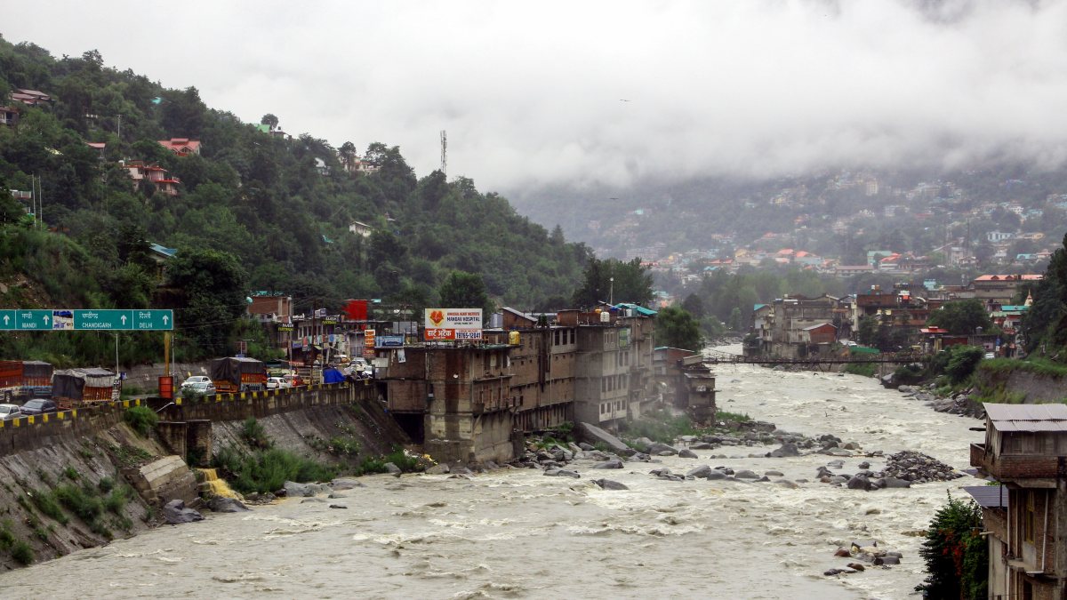 Beas river swells as heavy rain pounds Kullu
