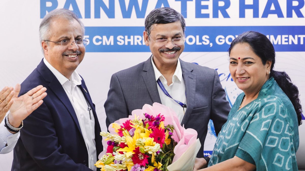 Delhi CM Rekha Gupta felicitated at IGL, education dept MoU signing