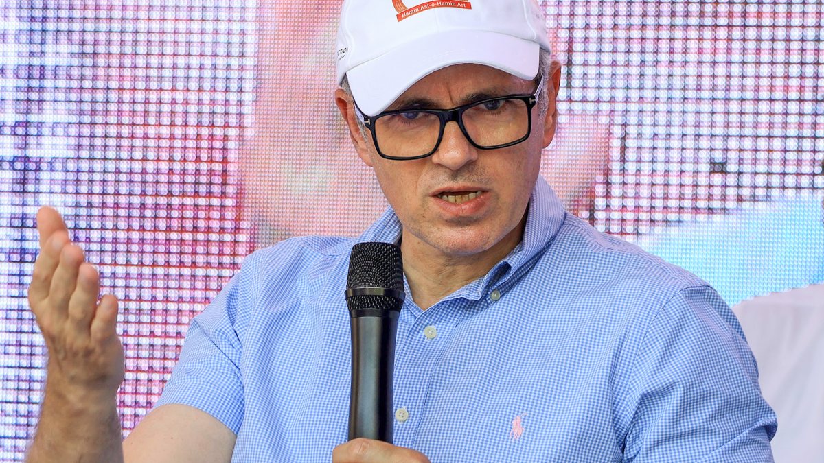 Omar Abdullah unveils Kashmir Marathon 2026 merchandise