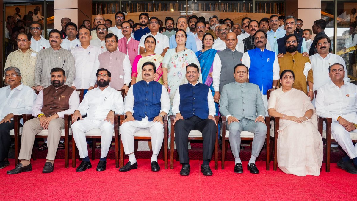 Maharashtra CM Fadnavis poses with legislators at Vidhan Bhavan