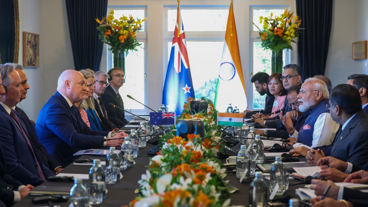 Prime Minister Narendra Modi holds delegation-level talks with New Zealand…